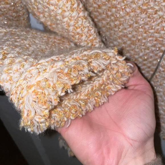 AUTHENTIC Chanel jacket in alpaca, wool, and polyester size FR 42 - Picture 6 of 7